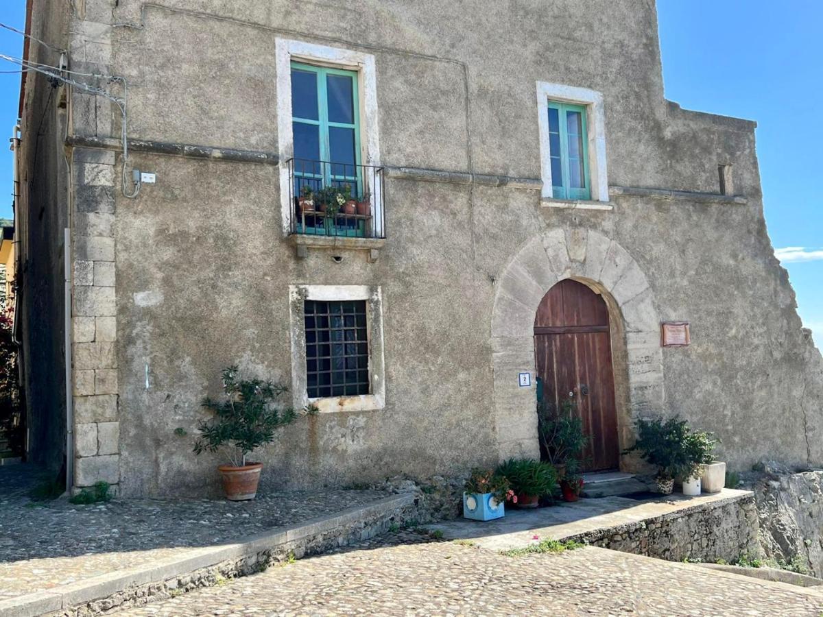 Al Castello Apartment Fiumefreddo Bruzio Exterior photo