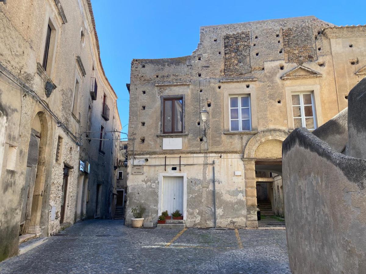 Al Castello Apartment Fiumefreddo Bruzio Exterior photo