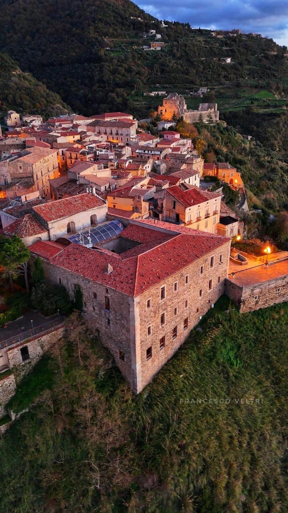 Al Castello Apartment Fiumefreddo Bruzio Exterior photo